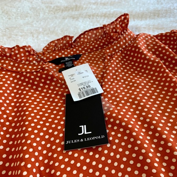 Adorable polkadot blouse - Picture 4 of 5